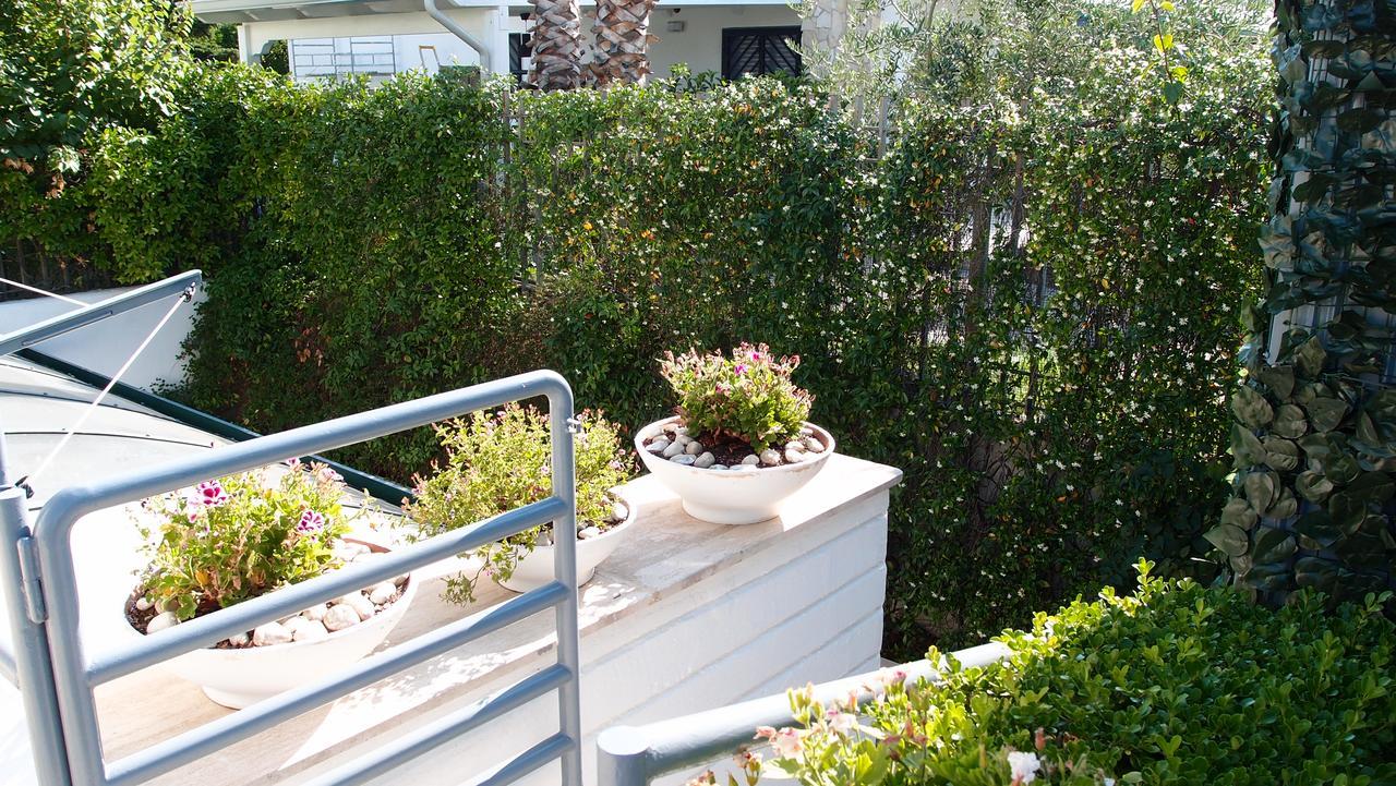 The Black Dog House Valenzano Exterior photo